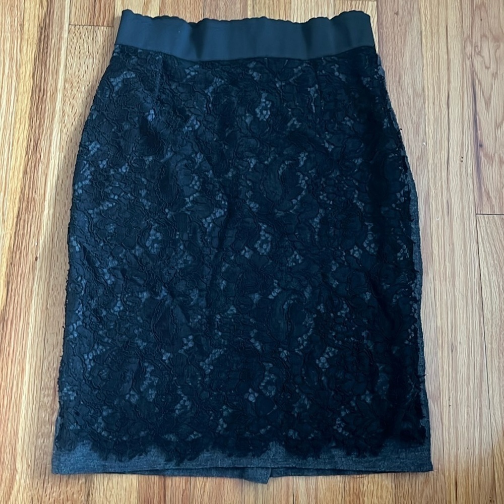 DOLCE & GABBANA LACE PENCIL SKIRT 40
